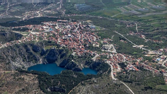 Croatian Bike Routes: A Ride through the Imotski Lakes and Fortresses